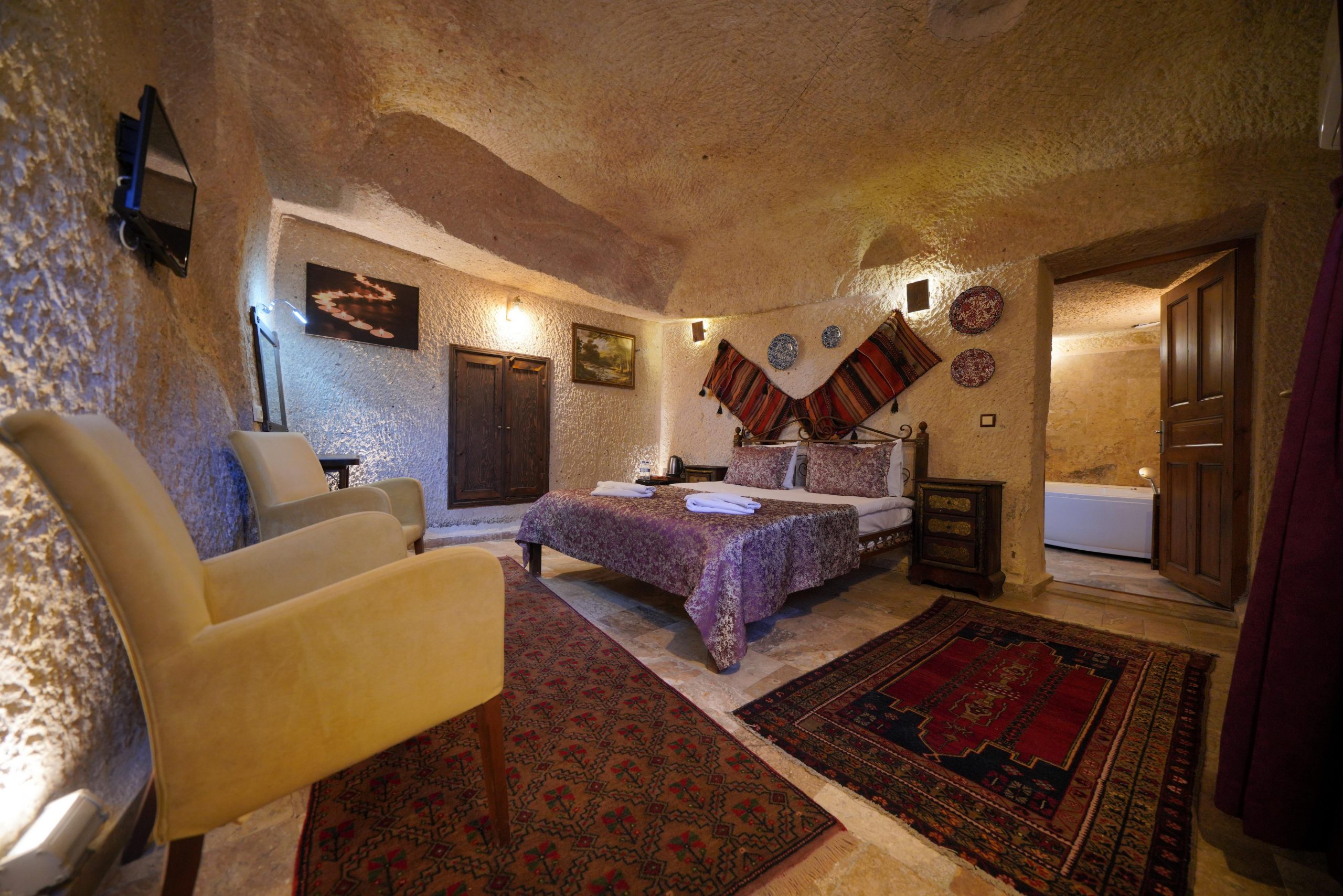 Double Cave Room with Jacuzzi