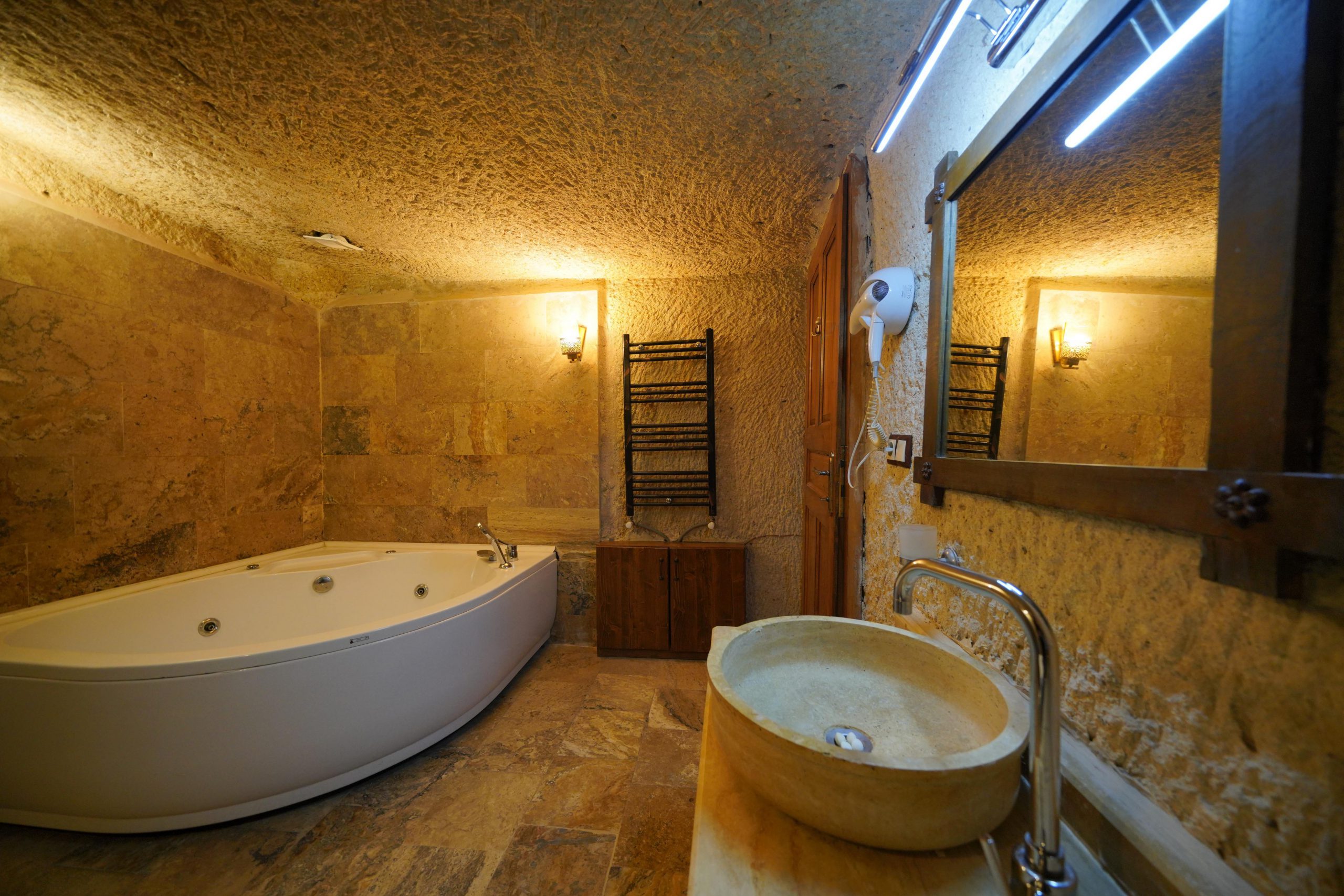 Double Cave Room with Jacuzzi