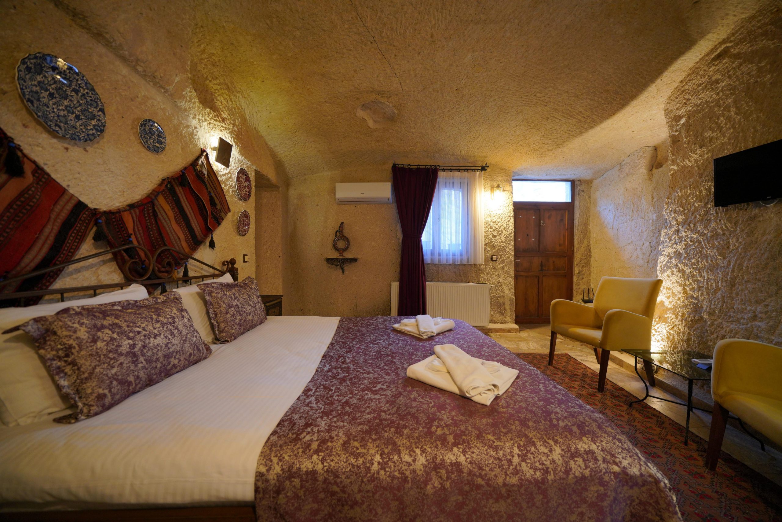 Double Cave Room with Jacuzzi
