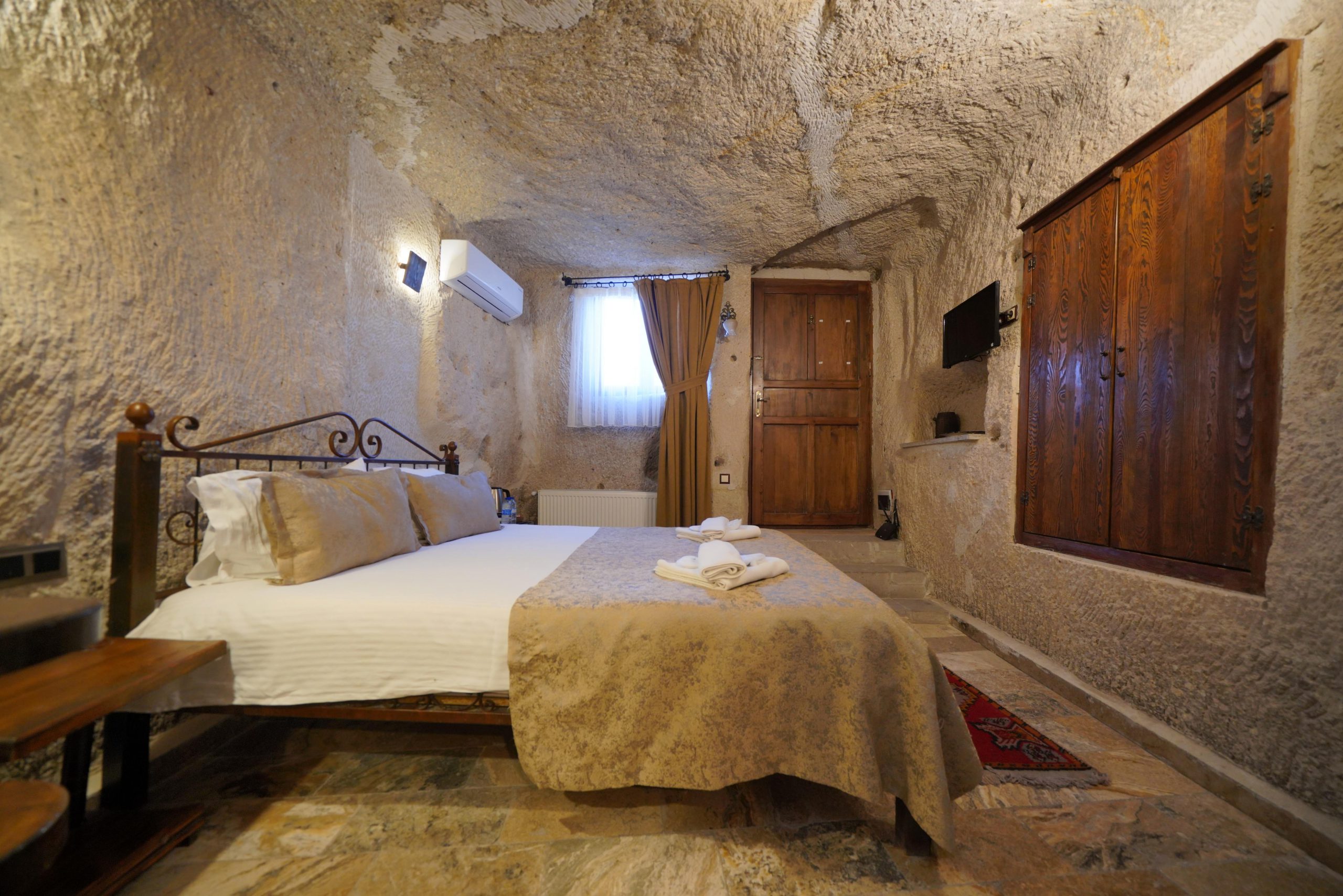 Double Cave Room