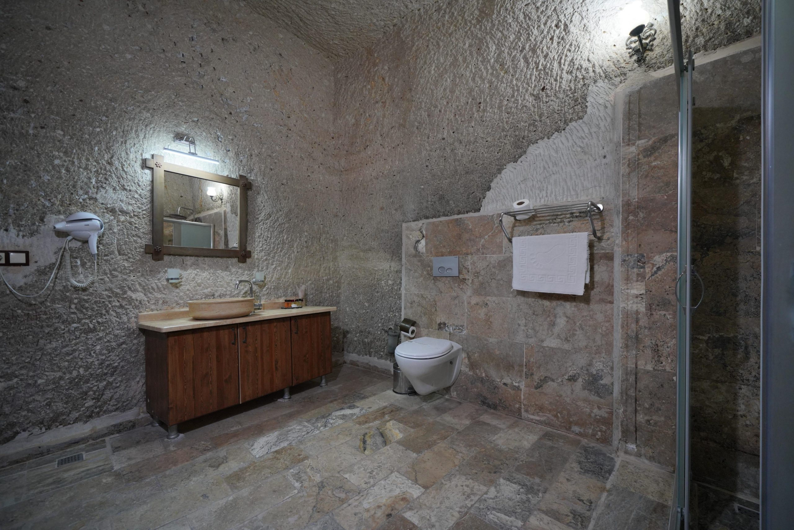 Triple Cave Room